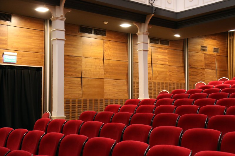 auditorium-chairs-comfortable-269140-via-sitapix-com.jpg